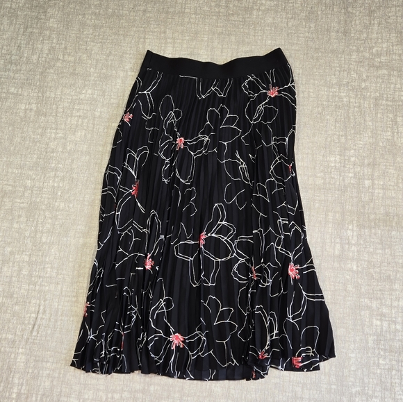 Black and White Alfani Pleated Floral Skirt Size 0X - Picture 2 of 8